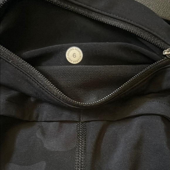 lululemon athletica Black Camo Women's Athletic Shorts - Picture 5 of 6